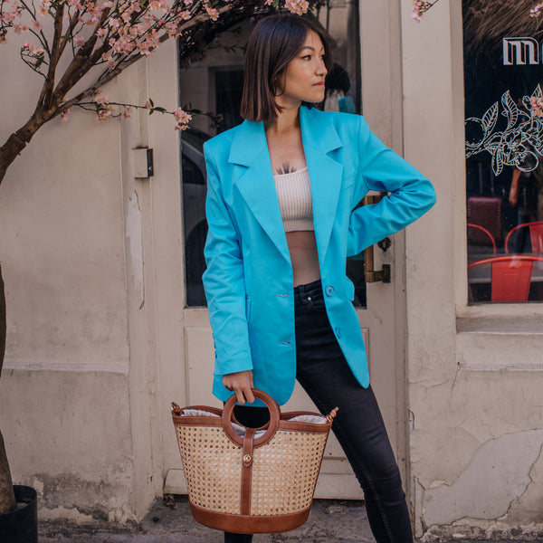 Turquoise jacket: the perfect touch of color for your outfit